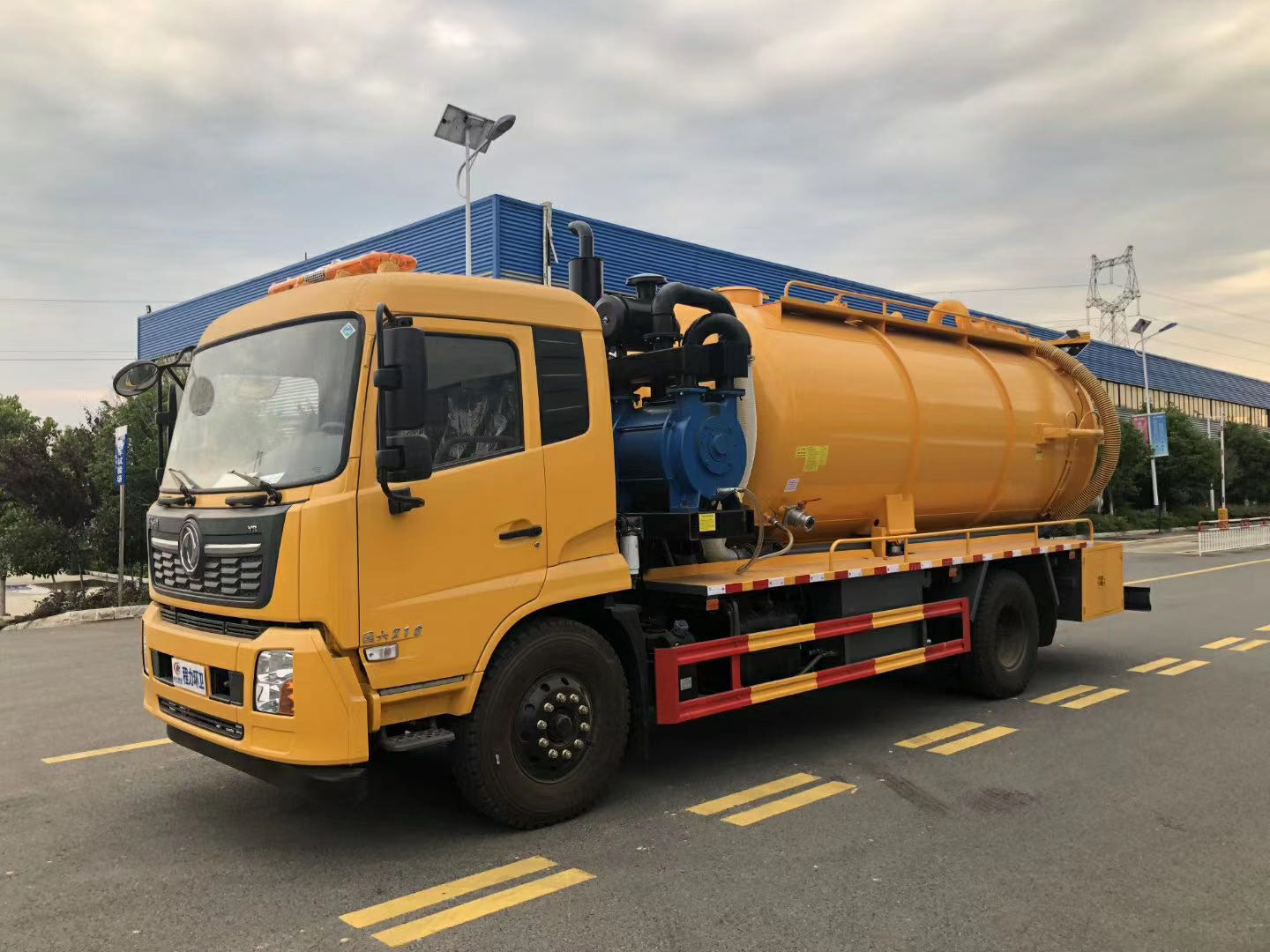 東風(fēng)天錦15方清洗吸污車實力究竟幾何？