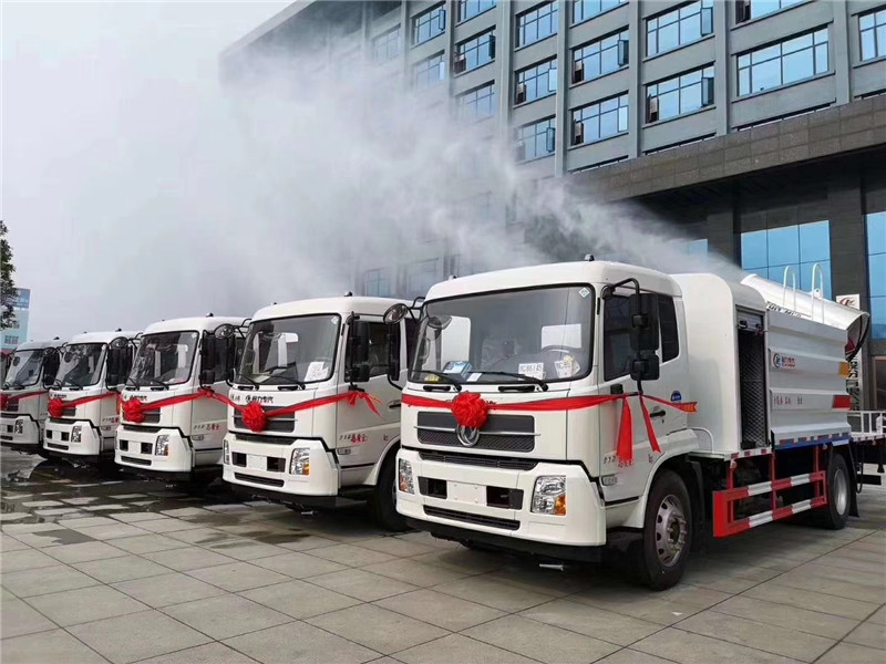 面壁十年圖壁破，練好內(nèi)功立潮頭年終抑塵車、掃路車、壓縮垃圾車批量發(fā)車