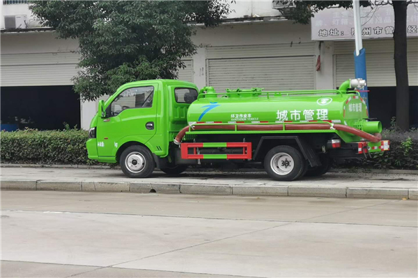 與環(huán)境共生，負(fù)責(zé)城市清理清潔工作的專用車輛國六藍(lán)牌吸糞車