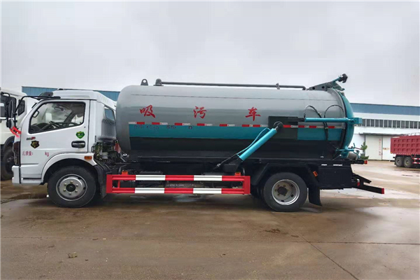 東風(fēng)凱普特吸污車(chē)，容積8.5立方，朝柴170，萬(wàn)里揚(yáng)6擋，國(guó)六標(biāo)準(zhǔn)