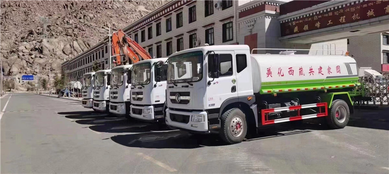 美化西藏共建家園，程力東風(fēng)多利卡15方灑水車已順利到達(dá)西藏