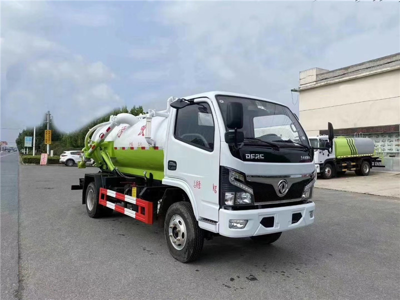 東風(fēng)13方吸污車采用國六排放標(biāo)準(zhǔn)得信賴的好產(chǎn)品