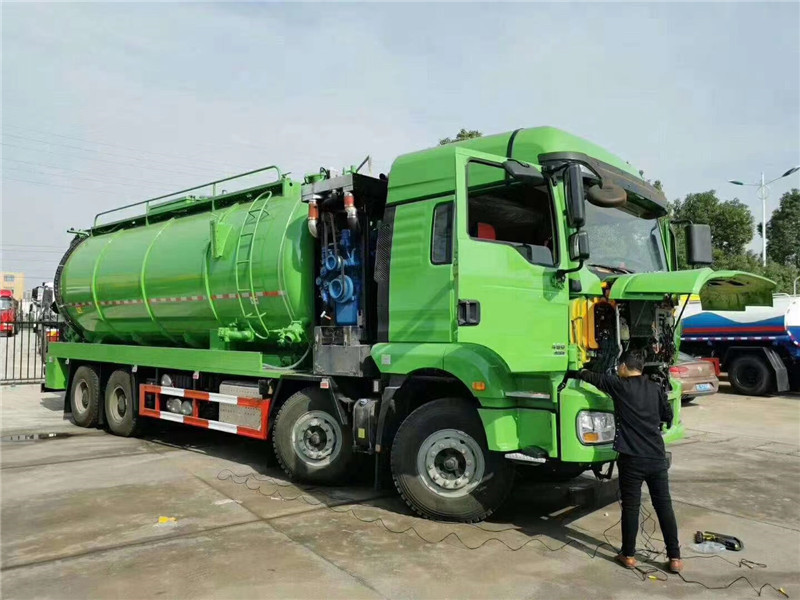陜汽德龍前四后八國(guó)六清洗吸污車內(nèi)在配置齊全，疏通、吸污兩不誤