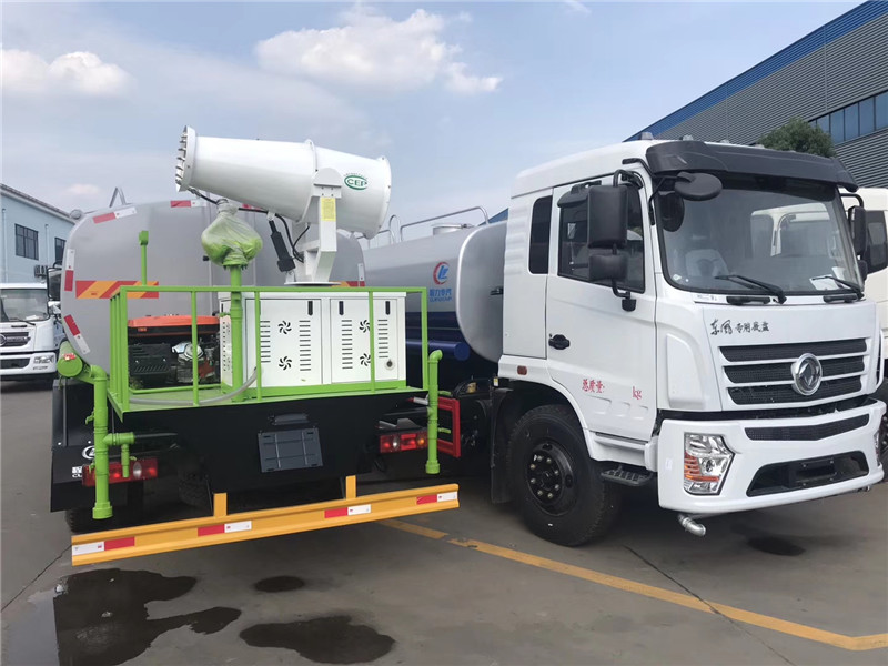 東風(fēng)御虎噴霧降塵車帶消音雙臂軸流風(fēng)機(jī)配置噴筒高壓霧化系統(tǒng)