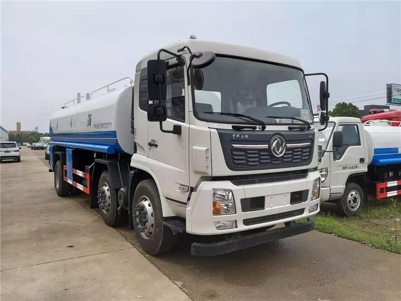 東風D9灑水車很霸氣，賞心悅目，有氣吞山河之勢