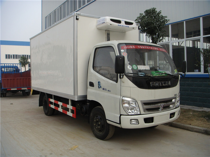 東風(fēng)天龍前四后八冷藏車(chē)采用新技術(shù)、新工藝制造，廂體隔熱