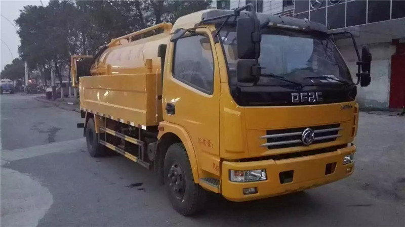 國六福瑞卡高壓清洗吸污車罐體帶舉升，后蓋為液壓開啟