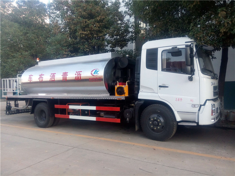 東風(fēng)D9道路養(yǎng)護(hù)車采用武鋼生產(chǎn)的5mm熱扎板制作，動(dòng)力強(qiáng)勁