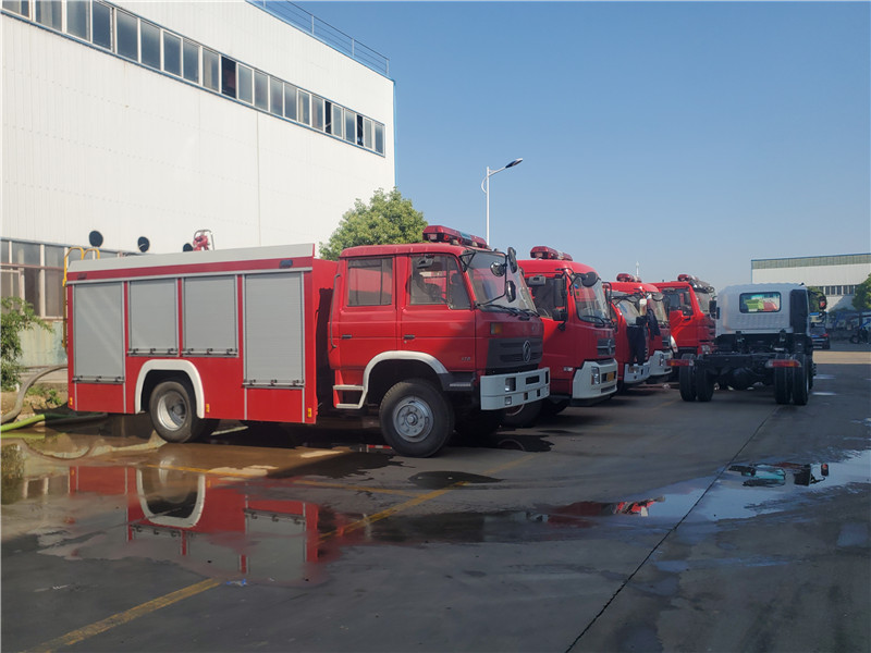 東風(fēng)多功能國(guó)六8噸消防灑水車機(jī)動(dòng)靈活、操控性好、維修簡(jiǎn)便