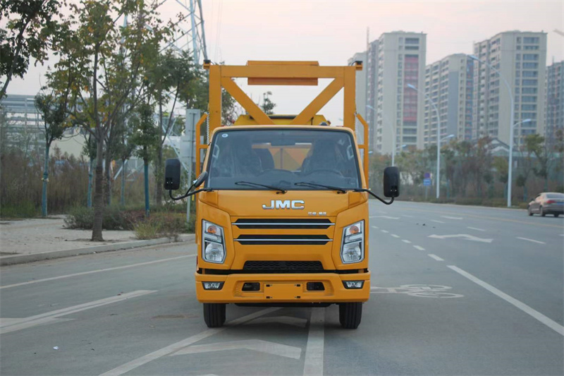 江鈴順達(dá)藍(lán)牌防撞緩沖車(chē)