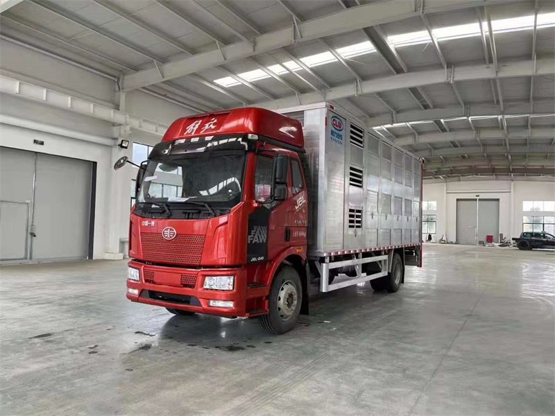 解放J6鋁合金畜禽運(yùn)輸車(chē)