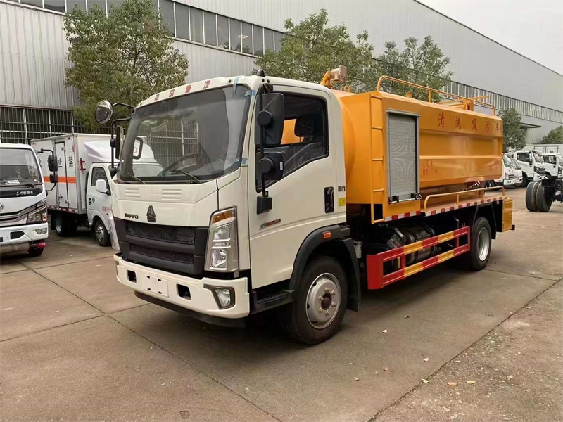 豪沃輕卡、藍(lán)牌清洗吸污車
