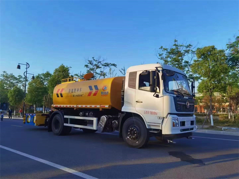 廣東天錦灑水車(chē)帶防撞緩沖功能