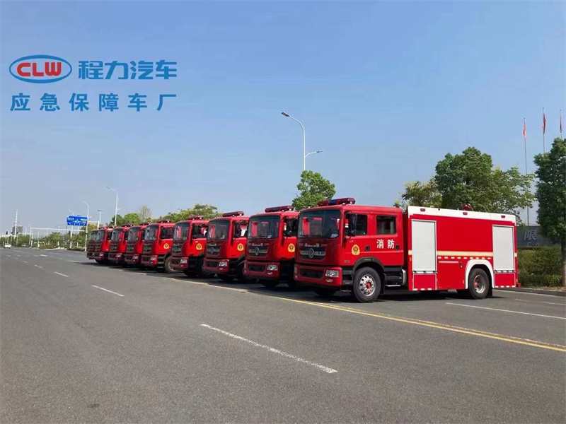 程力國(guó)六水罐消防車發(fā)往政府應(yīng)急管理部門