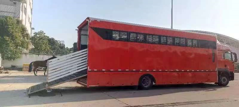程力汽車(chē)陜汽德龍運(yùn)馬車(chē)