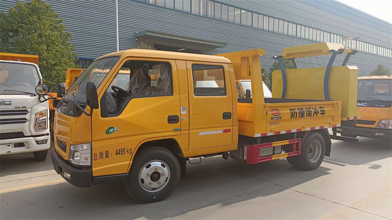 江鈴雙排座70K藍(lán)牌防撞緩沖車(chē)